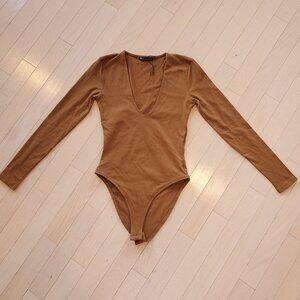 Zara ! COTTON V-NECK BODYSUIT ( S)